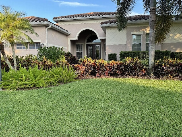 view of front of home featuring a front lawn