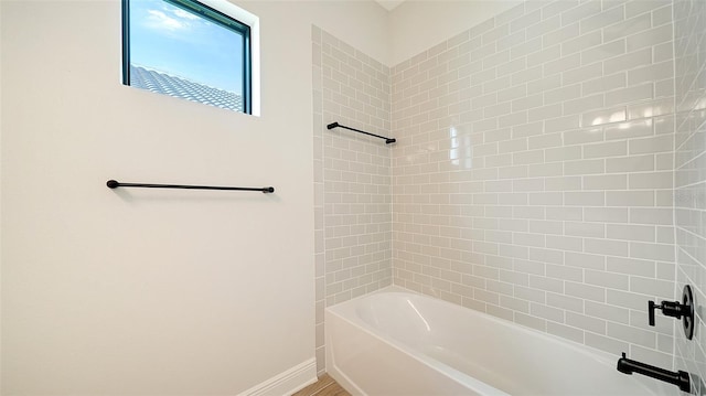 bathroom with tiled shower / bath combo