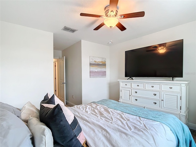 bedroom with ceiling fan