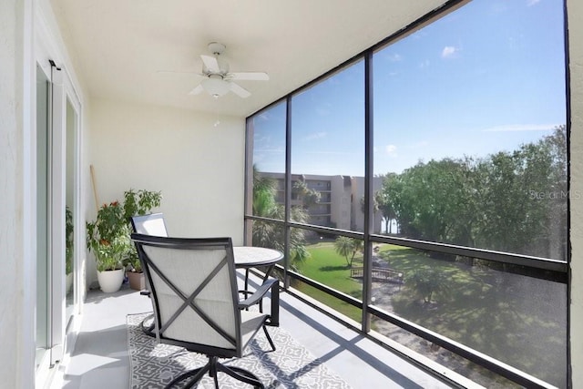 sunroom featuring a healthy amount of sunlight and ceiling fan