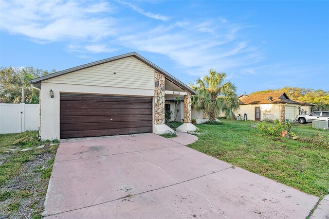 view of front of property featuring a front yard and a garage