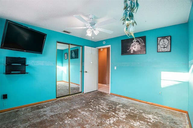 unfurnished bedroom with a closet, a textured ceiling, and ceiling fan