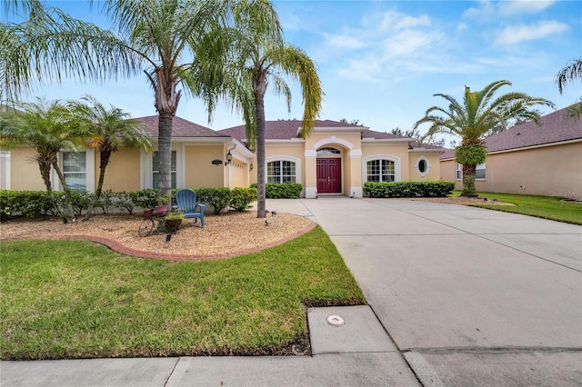 view of front of home featuring a front yard