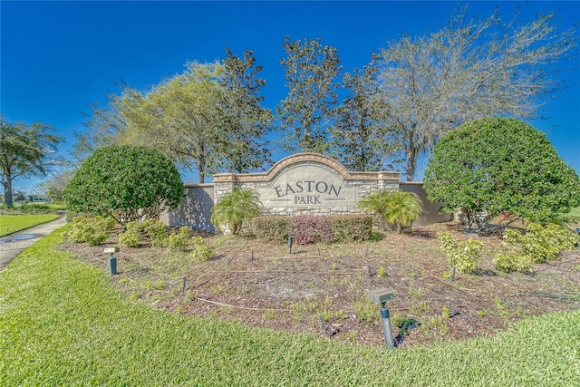 view of community / neighborhood sign