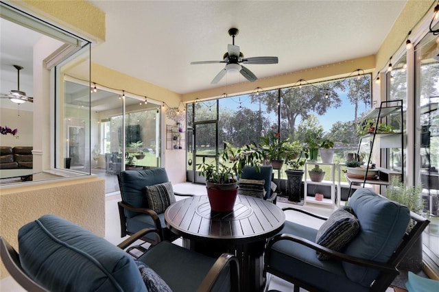 sunroom with ceiling fan