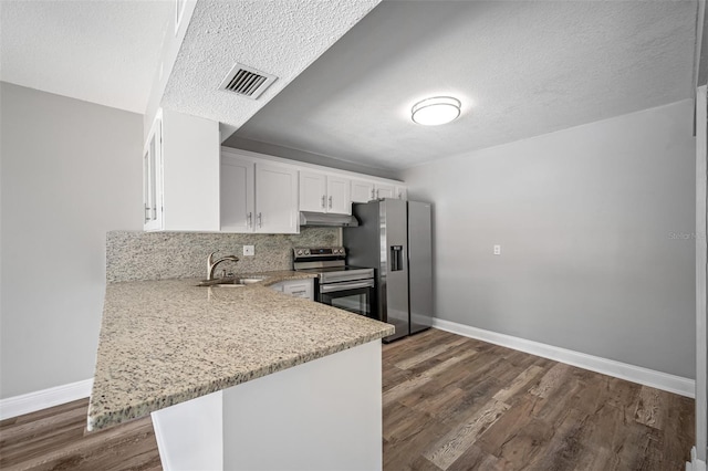 kitchen featuring visible vents, dark wood-style flooring, a sink, under cabinet range hood, and appliances with stainless steel finishes