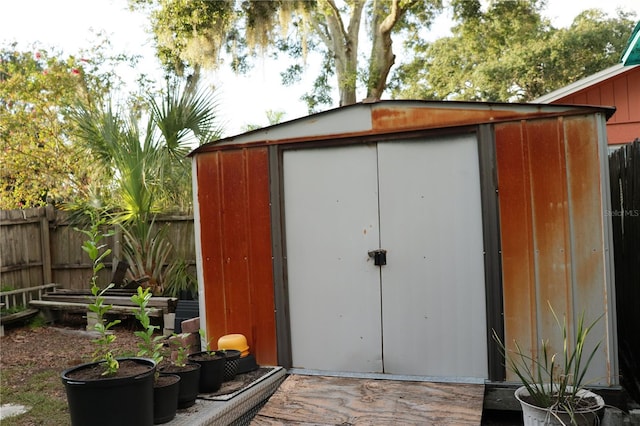 view of outbuilding