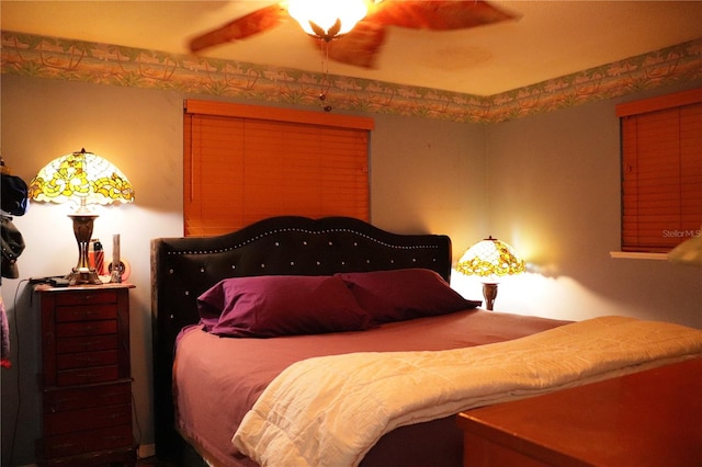 bedroom with ceiling fan