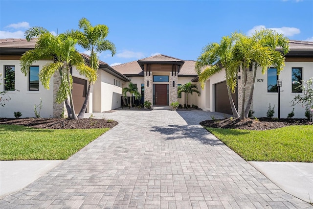 view of front of house featuring a garage and a front yard