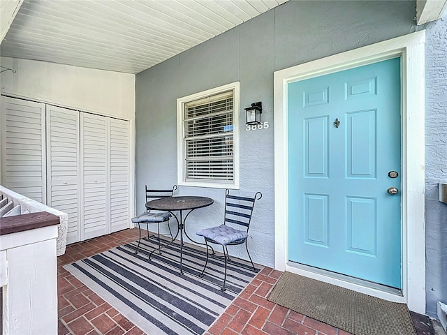 doorway to property with covered porch