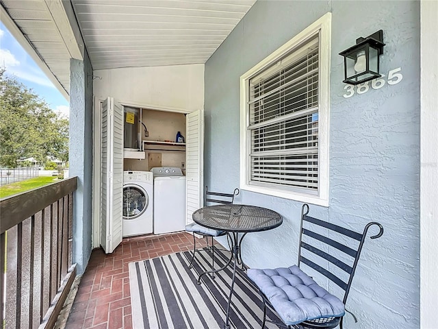 balcony featuring washer and clothes dryer