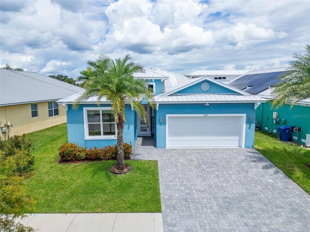 view of front of house featuring a front lawn and a garage