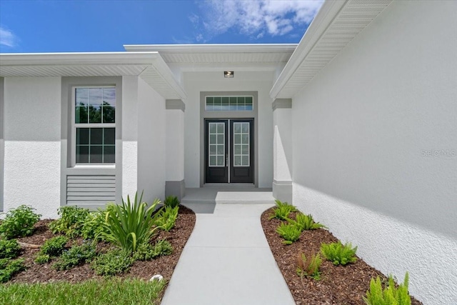 entrance to property with stucco siding