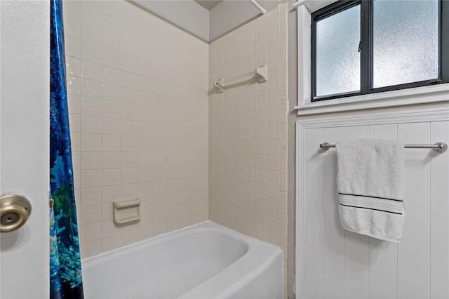 bathroom with shower / bath combo