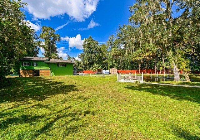 view of yard with an outdoor structure