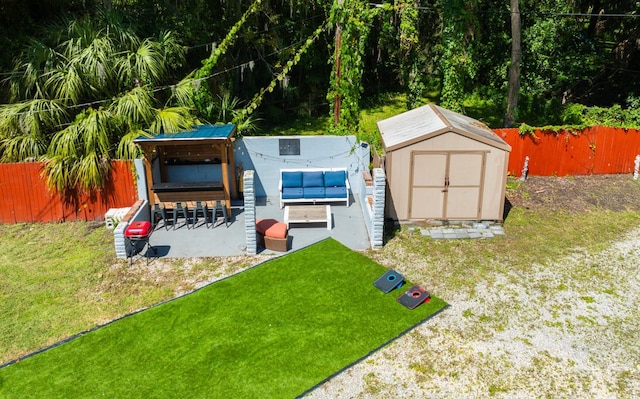 view of yard with a storage unit