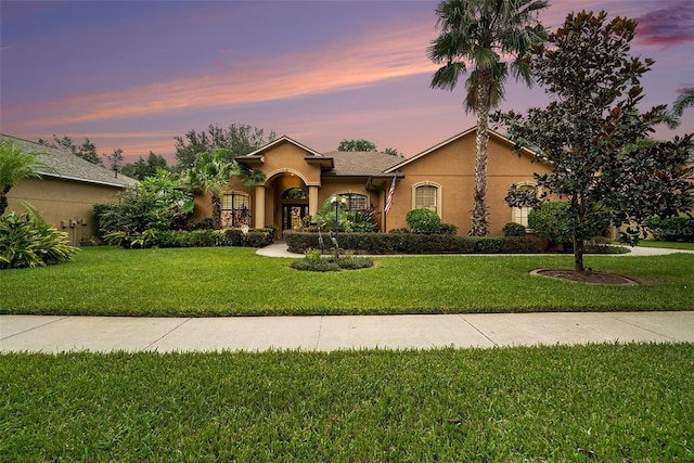 view of front of home featuring a yard