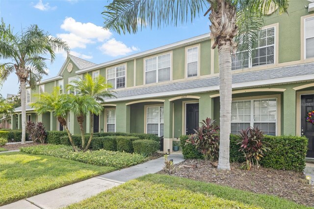 view of front of home with a front yard