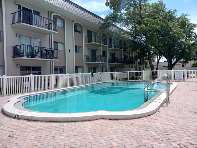 view of swimming pool