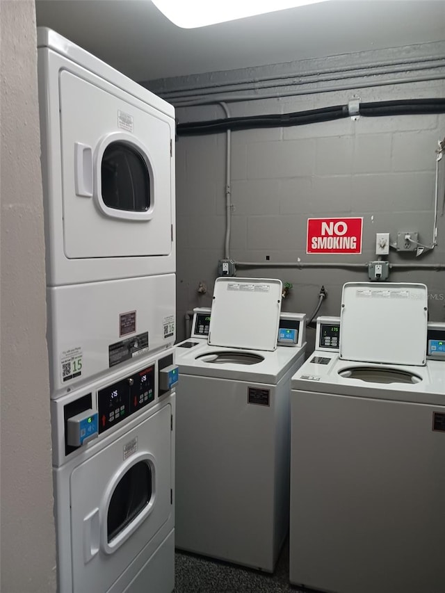 4606 W Gray St Unit 110, Tampa, FL 33609 - shared laundry room featuring stacked washer / dryer and independent washer and dryer