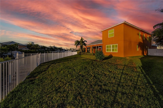 view of yard at dusk