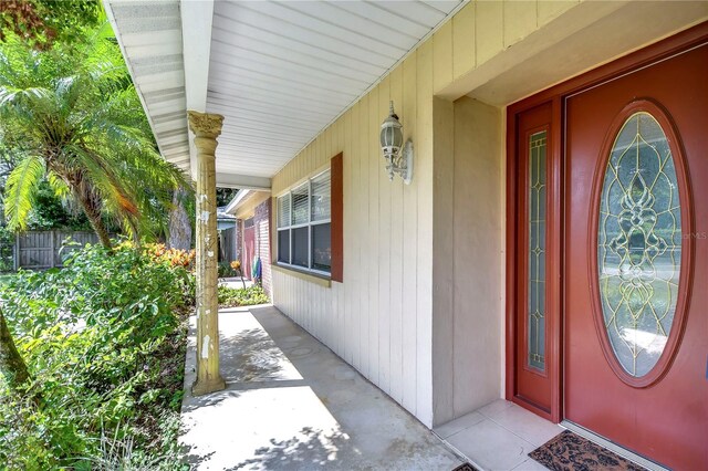 entrance to property featuring a porch