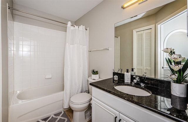 full bathroom with toilet, vanity, and shower / bath combo