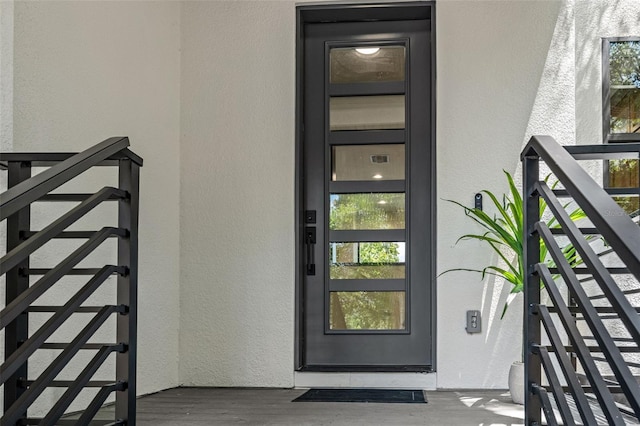 property entrance featuring stucco siding