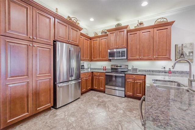 kitchen with crown molding, light tile patterned flooring, sink, and stainless steel appliances