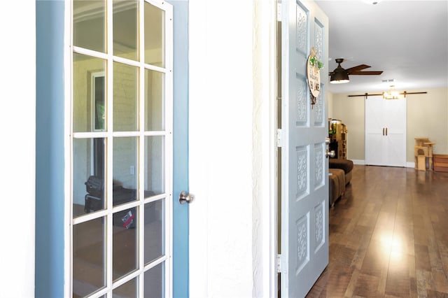 interior space with dark wood-type flooring and a barn door