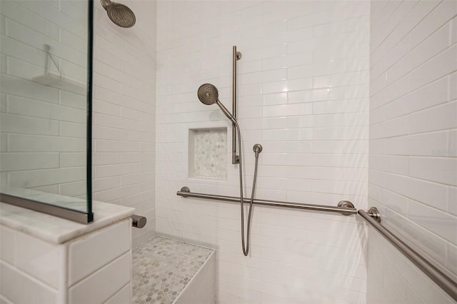 bathroom featuring a tile shower