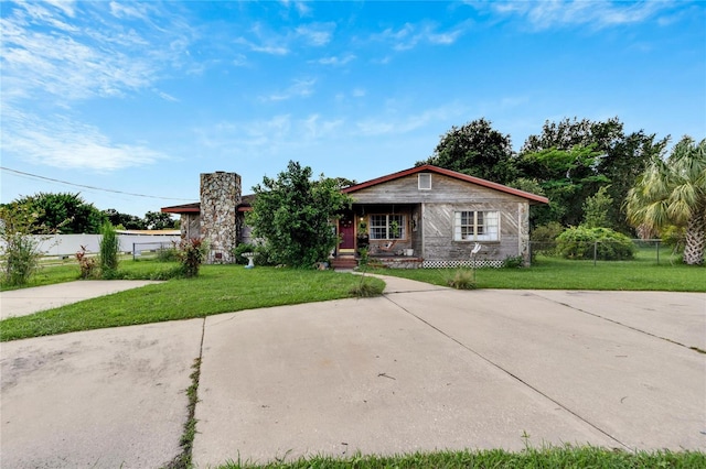 view of front of home with a front lawn