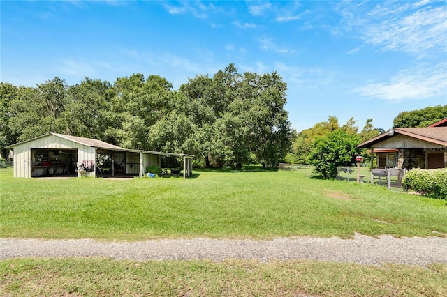 view of yard featuring an outdoor structure