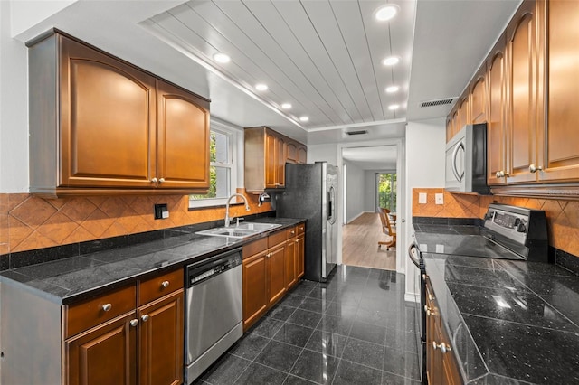 kitchen with tasteful backsplash, sink, stainless steel appliances, and dark hardwood / wood-style floors