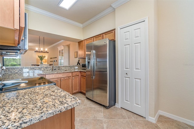 kitchen featuring a peninsula, ornamental molding, a sink, electric stove, and stainless steel refrigerator with ice dispenser