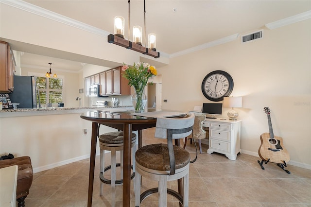 dining room featuring visible vents, ornamental molding, light tile patterned floors, baseboards, and a chandelier