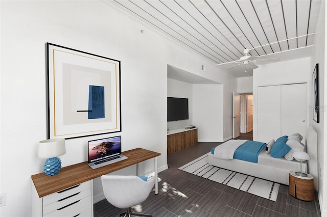 bedroom featuring a closet, visible vents, and baseboards