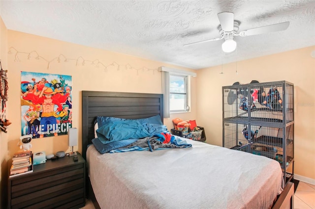 bedroom featuring ceiling fan and a textured ceiling