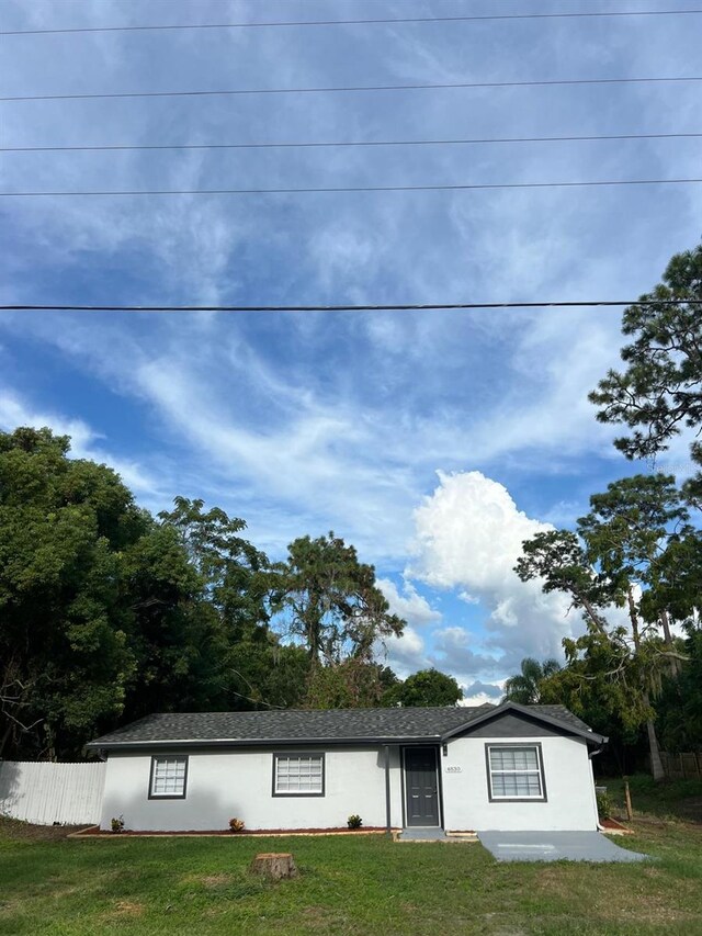 view of side of property featuring a yard