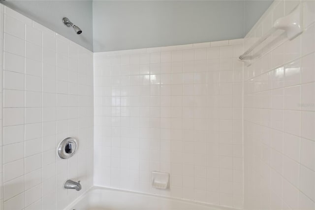 full bath with shower / tub combination