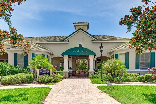 view of mediterranean / spanish-style home