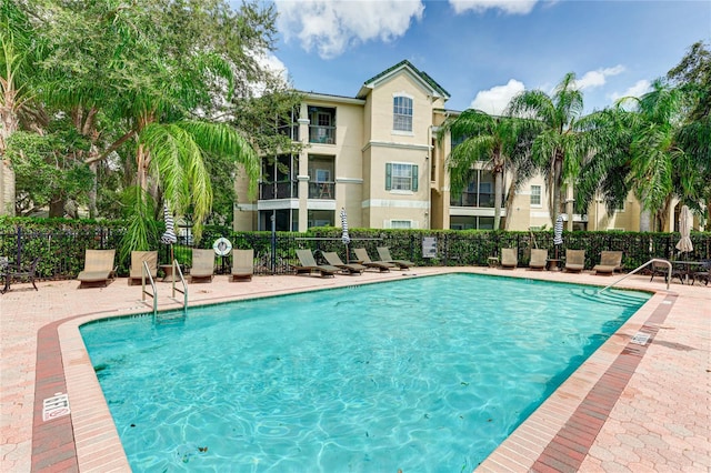 view of swimming pool