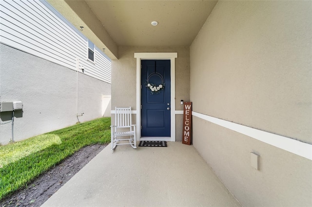 property entrance featuring stucco siding