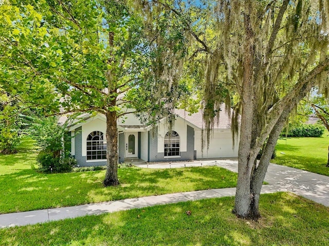 view of front of property featuring a garage and a front yard