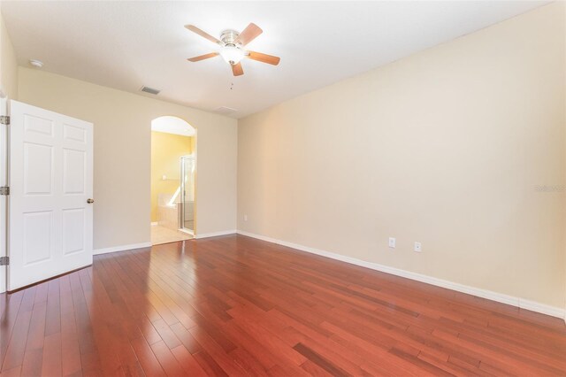 unfurnished room with dark wood-type flooring and ceiling fan