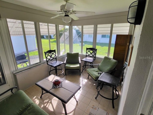 sunroom with ceiling fan