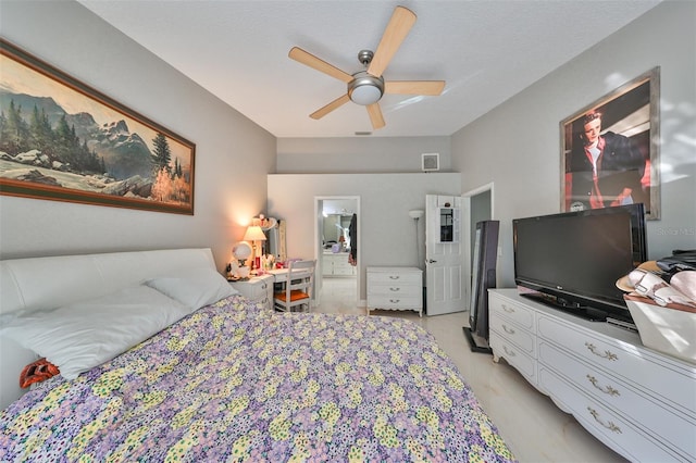 bedroom featuring ceiling fan and a textured ceiling