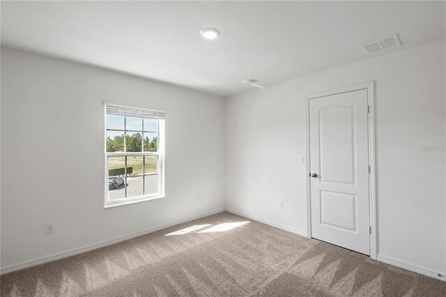 unfurnished room with carpet flooring