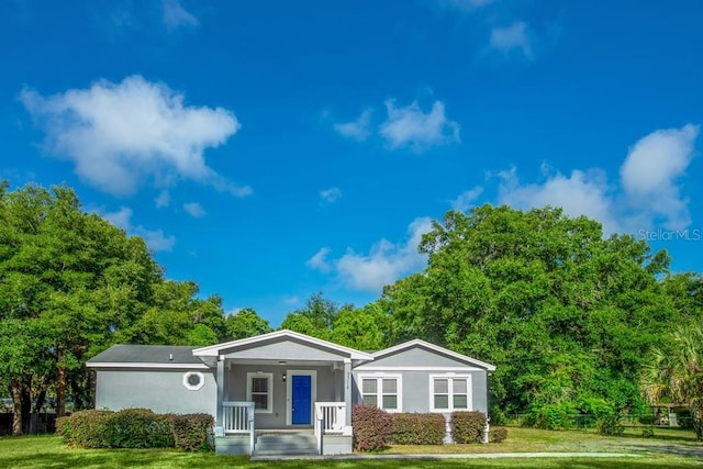 view of front of house featuring a front yard and covered porch