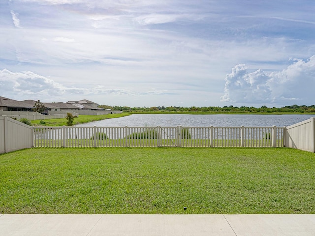 view of yard featuring a water view